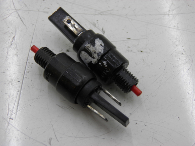 photo de BREMSLICHTSCHALTER PIAGGIO XEVO - X EVO 125 (2010 - 2015)
