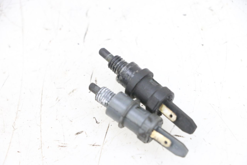 photo de BREMSLICHTSCHALTER PEUGEOT SPEEDFIGHT 4 4T EFI 50 (2021 - 2025) - Zoom auf Gebrauchszustand