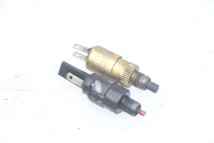 photo de BREMSLICHTSCHALTER YAMAHA YP MAJESTY 125 (2007 - 2010)