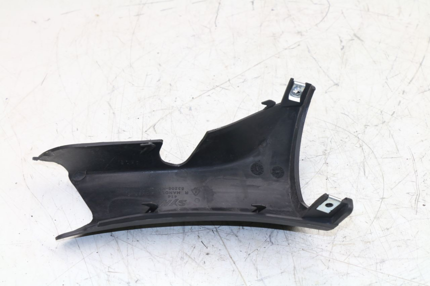 photo de HINTERE LENKERABDECKUNG SYM GTS EFI 125 (2012 - 2016)