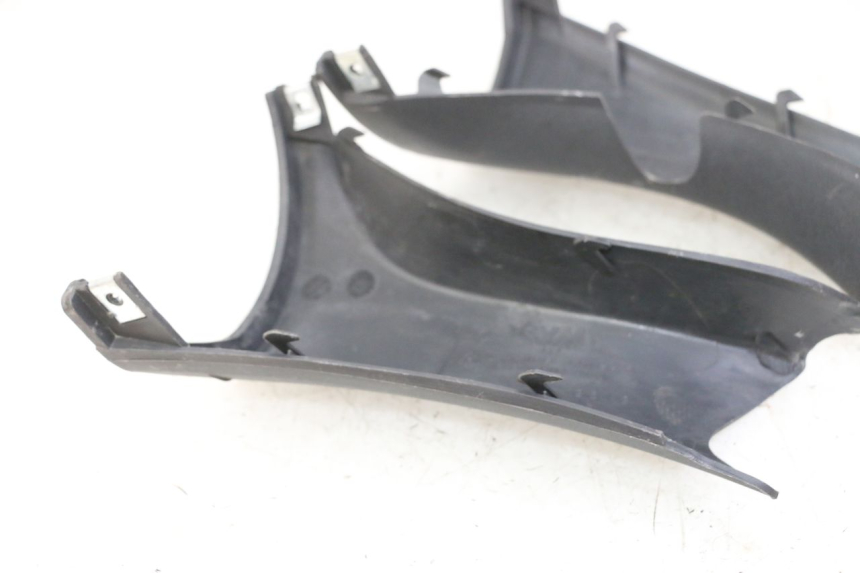 photo de LENKERVERKLEIDUNG HINTEN SYM JOYMAX 125 (2010 - 2017)