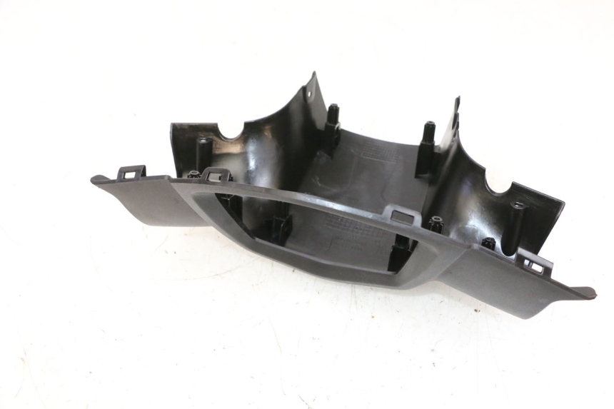 photo de HINTERE LENKERABDECKUNG PEUGEOT KISBEE 4T 50 (2010 - 2017) - Detailansicht des Bauteils