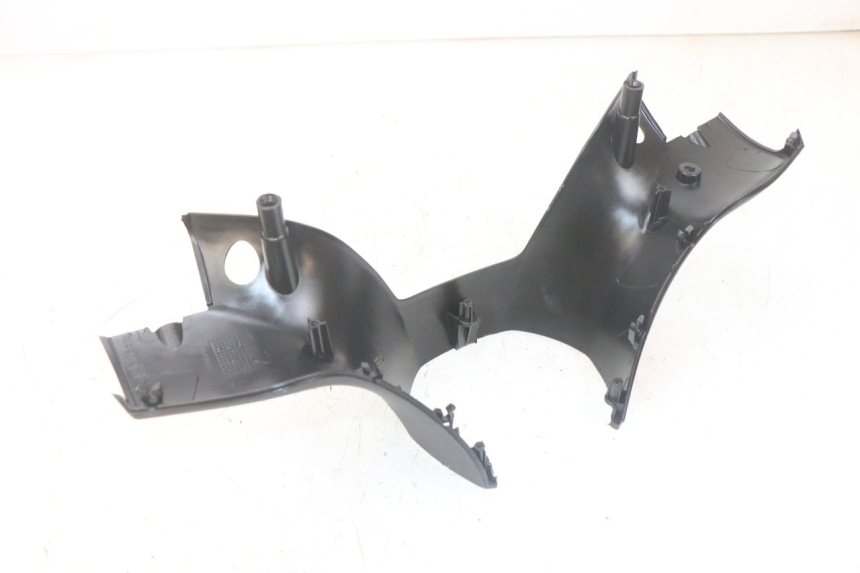 photo de LENKERVERKLEIDUNG HINTEN PIAGGIO MP3 HPE 300 (2019 - 2026) - Details der Befestigungspunkte