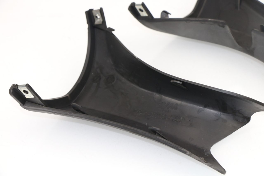 photo de LENKERVERKLEIDUNG HINTEN SYM GTS 250 (2005 - 2008)
