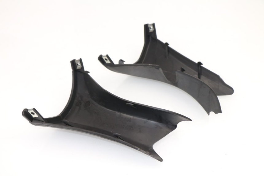 photo de LENKERVERKLEIDUNG HINTEN SYM GTS 250 (2005 - 2008)
