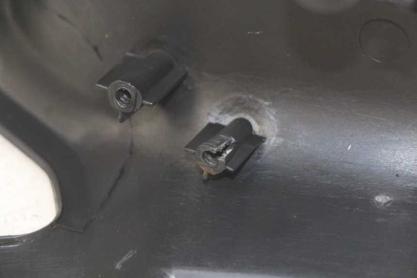 photo de HINTERE LENKERABDECKUNG PEUGEOT V-CLIC VCLIC 50 (2007 - 2013)