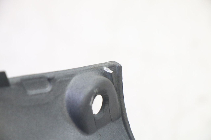 photo de VORDERER LENKERABDECKUNG KYMCO AGILITY 4T 50 (2018 - 2022) - Details der Befestigungspunkte