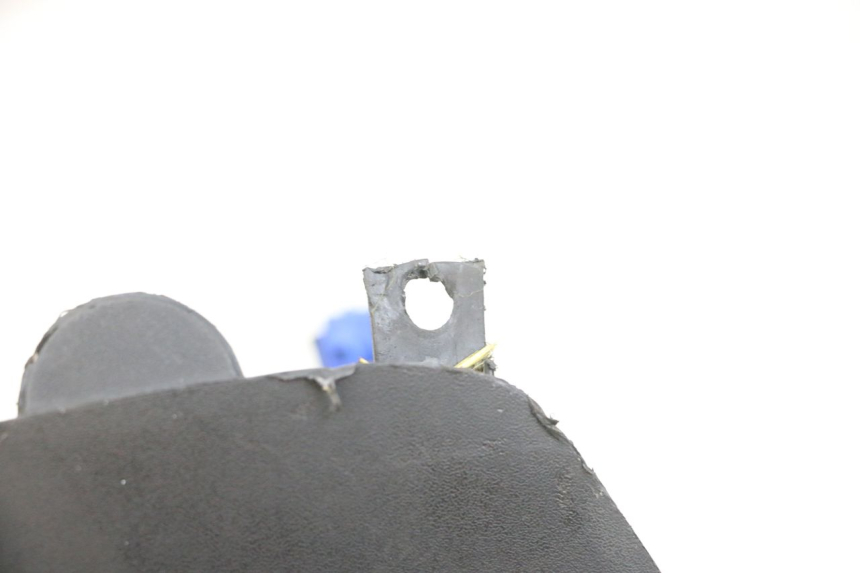 photo de VORDERER LENKERABDECKUNG PEUGEOT ELYSEO 125 (1999 - 2004) - Zoom auf Gebrauchszustand