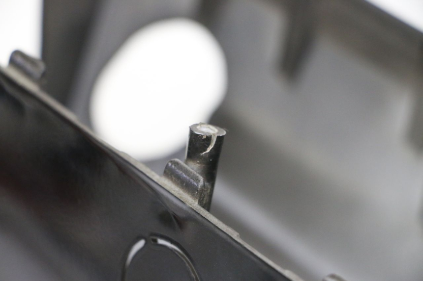 photo de VORDERER LENKERABDECKUNG KYMCO LIKE 125 (2009 - 2016) - Details der Befestigungspunkte