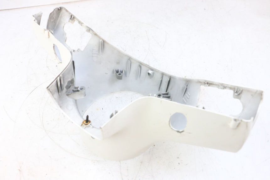 photo de LENKERVERKLEIDUNG VORNE PIAGGIO VESPA GTS SUPER IE 125 (2009 - 2016) - Technische Nahaufnahme