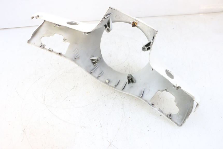 photo de LENKERVERKLEIDUNG VORNE PIAGGIO VESPA GTS SUPER IE 125 (2009 - 2016) - Details der Befestigungspunkte
