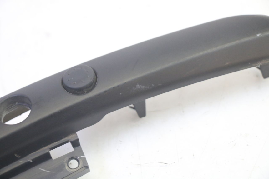 photo de LENKER VERKLEIDUNG ZÜNDSCHLOSS PIAGGIO MP3 HPE 350 (2018 - 2020) - Details der Befestigungspunkte