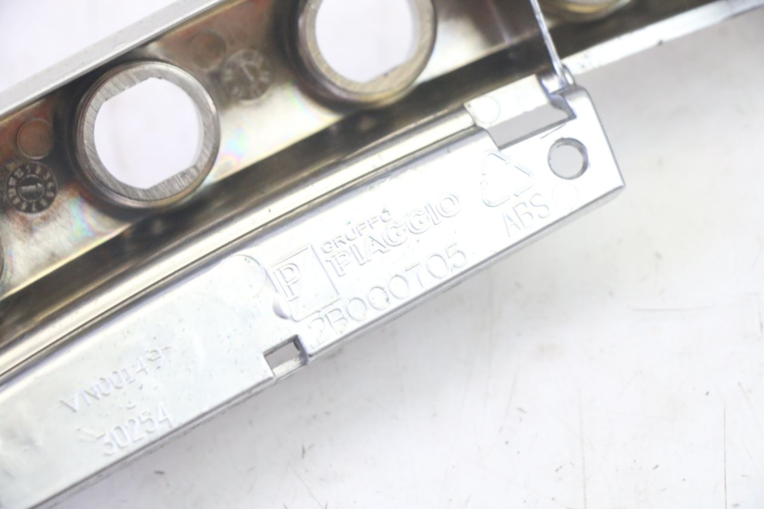 photo de LENKER VERKLEIDUNG ZÜNDSCHLOSS PIAGGIO MP3 500 (2016 - 2018) - Gesamtansicht des Produkts