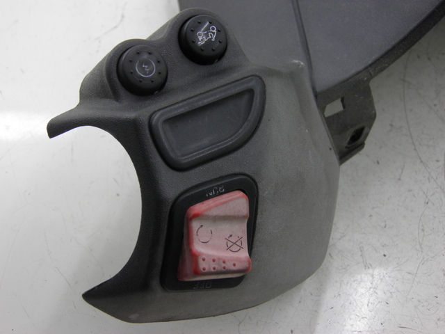 photo de LENKER VERKLEIDUNG ZÜNDSCHLOSS PIAGGIO X8 STREET 125 (2006 - 2007)