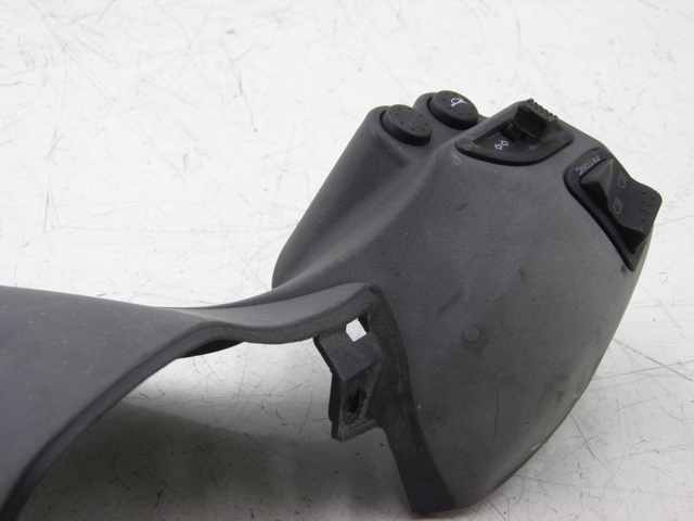 photo de LENKER VERKLEIDUNG ZÜNDSCHLOSS PIAGGIO X8 STREET 125 (2006 - 2007)