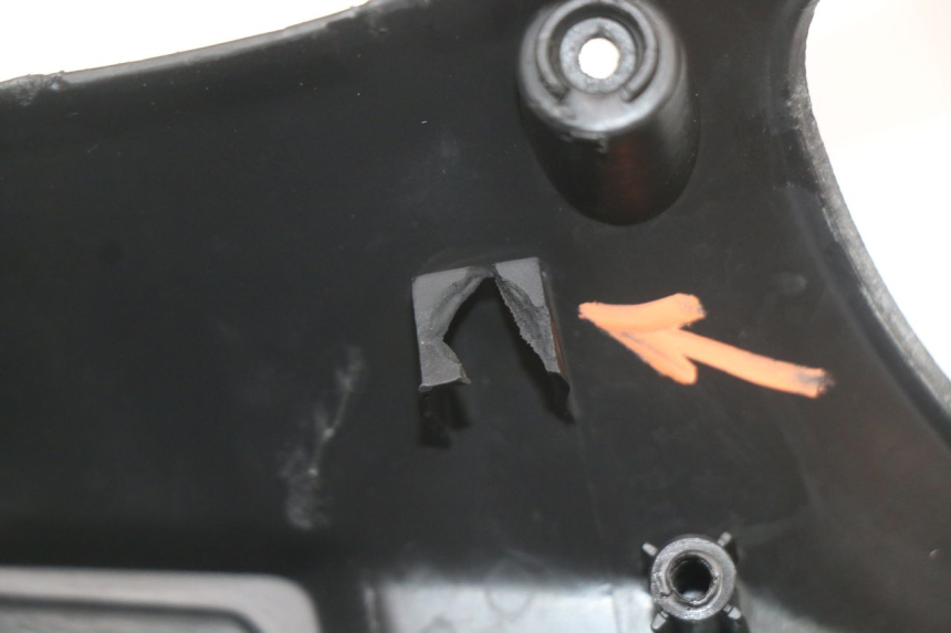 photo de LENKER VERKLEIDUNG ZÜNDSCHLOSS PEUGEOT TWEET 125 (2018 - 2021)