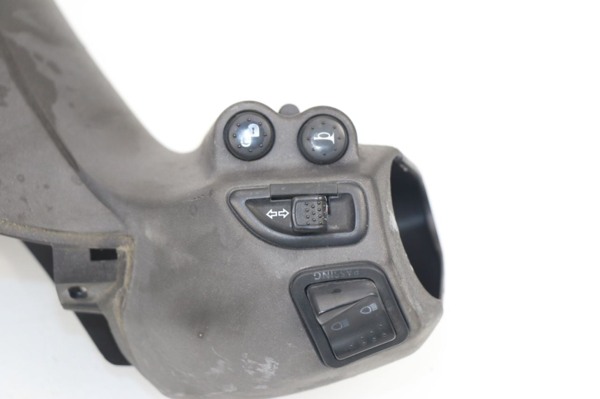 photo de LENKER VERKLEIDUNG ZÜNDSCHLOSS PIAGGIO X8 400 (2006 - 2007)