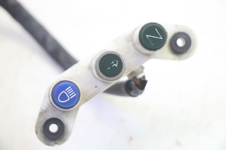 photo de LENKER VERKLEIDUNG ZÜNDSCHLOSS KYMCO ZING 125 (1997 - 2003) - Detailansicht des Bauteils