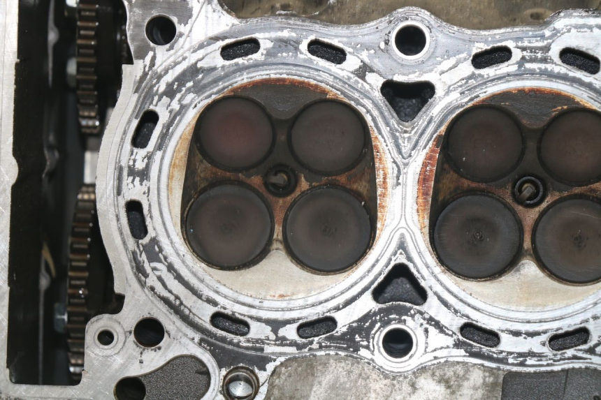 photo de ZYLINDERKOPF HONDA CBF N 600 (2004 - 2007)