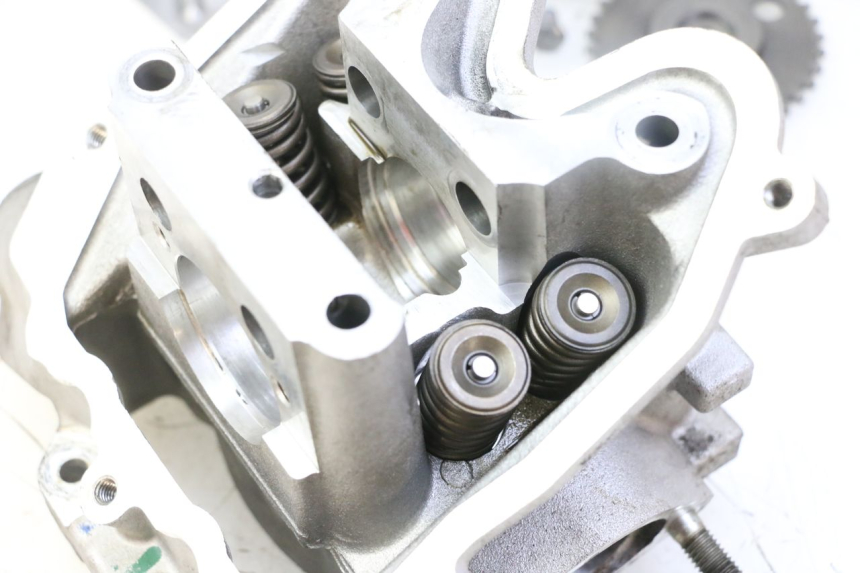 photo de ZYLINDERKOPF PEUGEOT SATELIS 125 (2013 - 2018) - Detaillierte Sichtprüfung