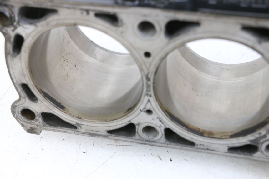 photo de ZYLINDER KOLBEN MV AGUSTA BRUTALE R WALLY 910 (2008 - 2008) - Zoom auf Gebrauchszustand