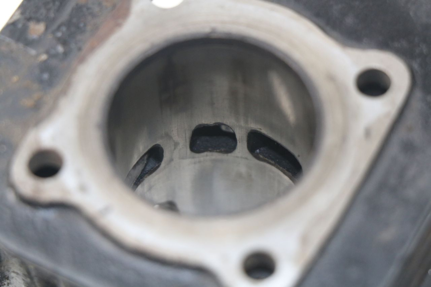 photo de ZYLINDER KOLBEN YAMAHA BW'S 50 (1999 - 2003) - Details der Befestigungspunkte