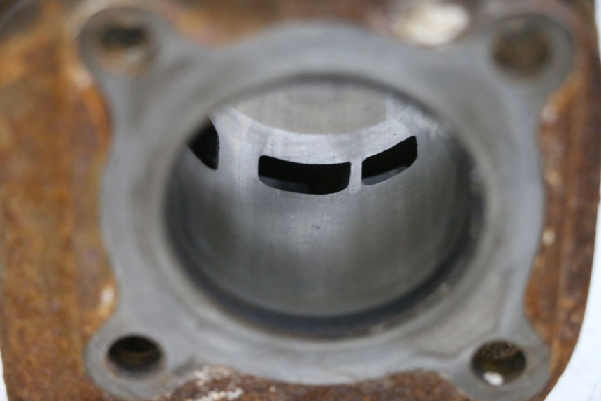 photo de ZYLINDER KOLBEN YAMAHA NEO'S NEOS 2T 50 (1998 - 2007) - Details der Befestigungspunkte