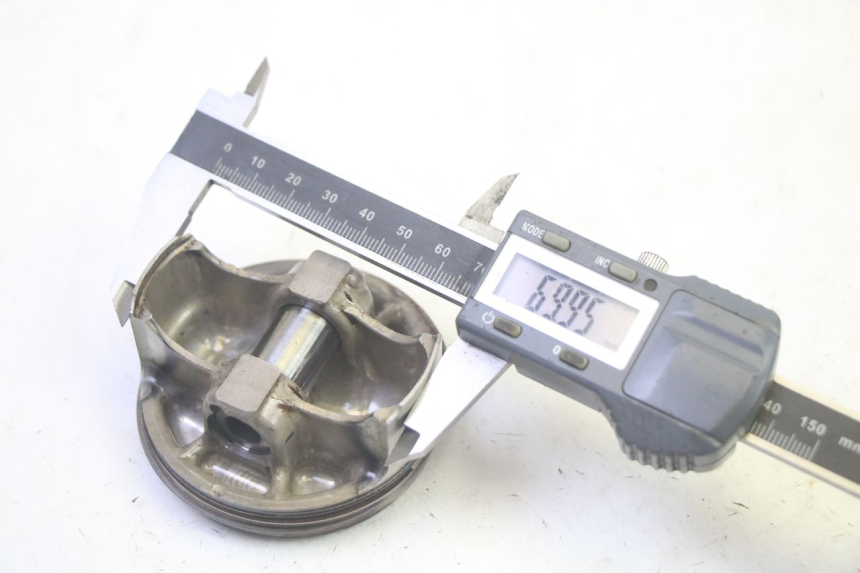 photo de ZYLINDER KOLBEN YAMAHA TRICITY 300 (2020 - 2024) - Alternativer Blickwinkel