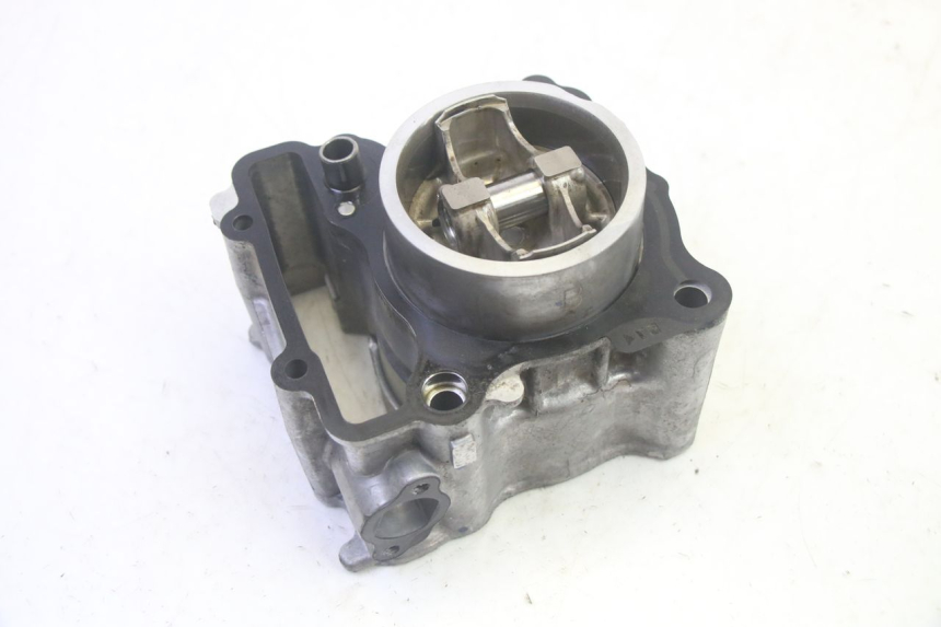 photo de ZYLINDER KOLBEN YAMAHA TRICITY 300 (2020 - 2024) - Details der Befestigungspunkte