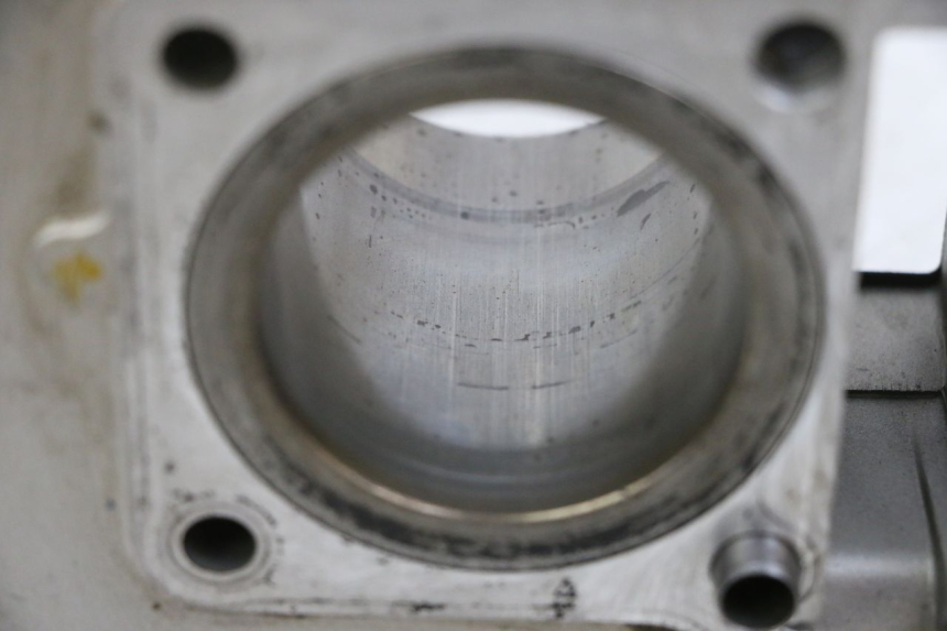 photo de ZYLINDER KOLBEN YAMAHA TTR 125 (2000 - 2020) - Details der Befestigungspunkte