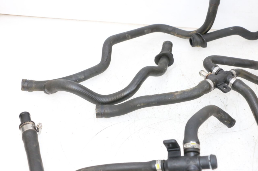 photo de KÜHLERSCHLAUCH PIAGGIO VESPA GTS SUPER IE 125 (2009 - 2016) - Zoom auf Gebrauchszustand