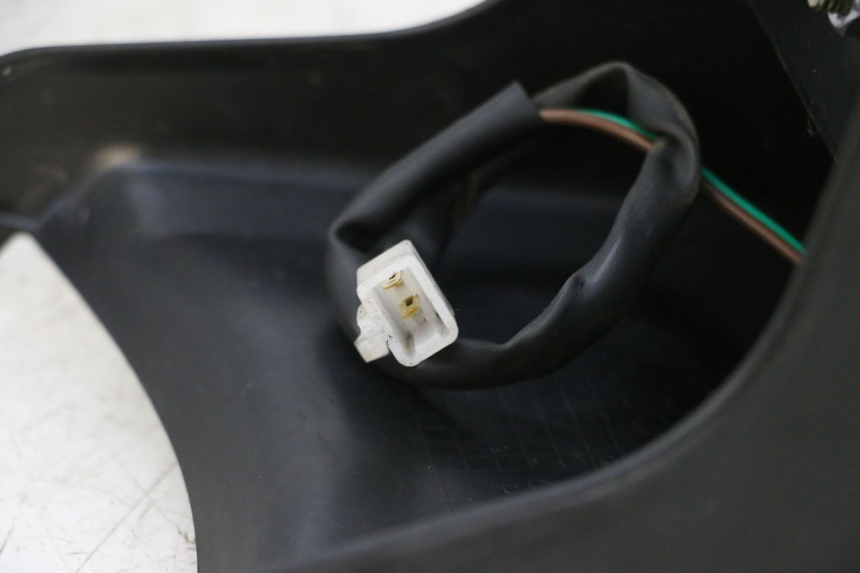 photo de KENNZEICHENBELEUCHTUNG JM MOTORS SANTANA 50 (2014 - 2023) - Zoom auf Gebrauchszustand