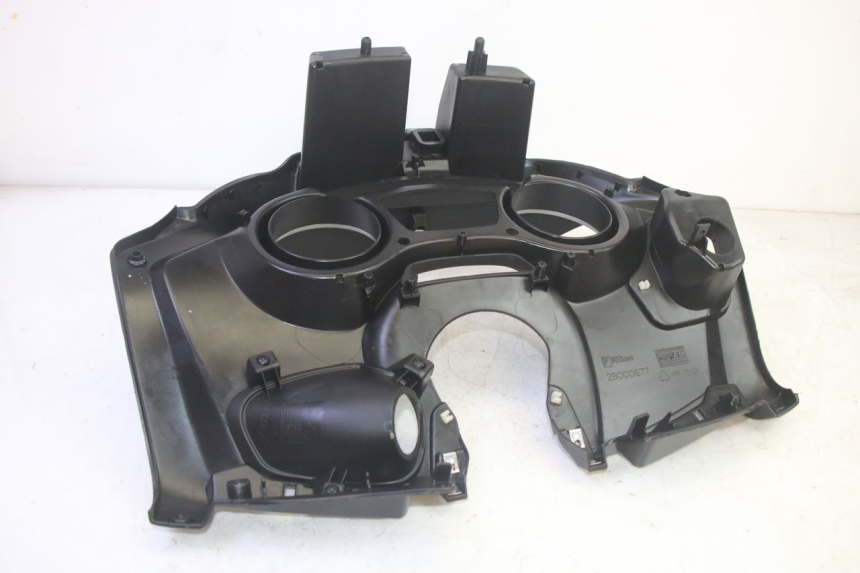 photo de TACHO VERKLEIDUNG PIAGGIO MP3 HPE 350 (2018 - 2020) - Details der Befestigungspunkte