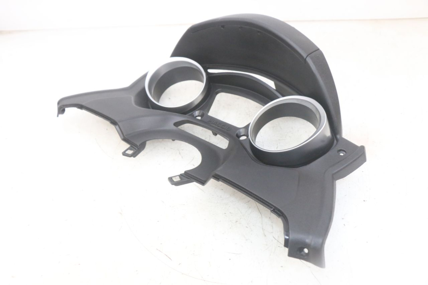 photo de TACHO VERKLEIDUNG PIAGGIO MP3 HPE 300 (2019 - 2026) - Hochauflösende Nahaufnahme