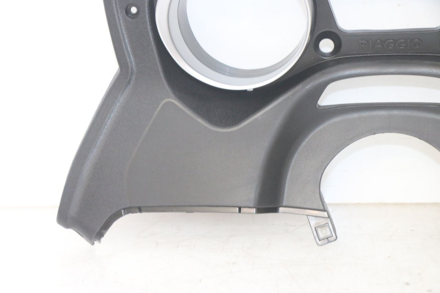 photo de TACHO VERKLEIDUNG PIAGGIO MP3 HPE 300 (2019 - 2026) - Ergänzendes Produktfoto