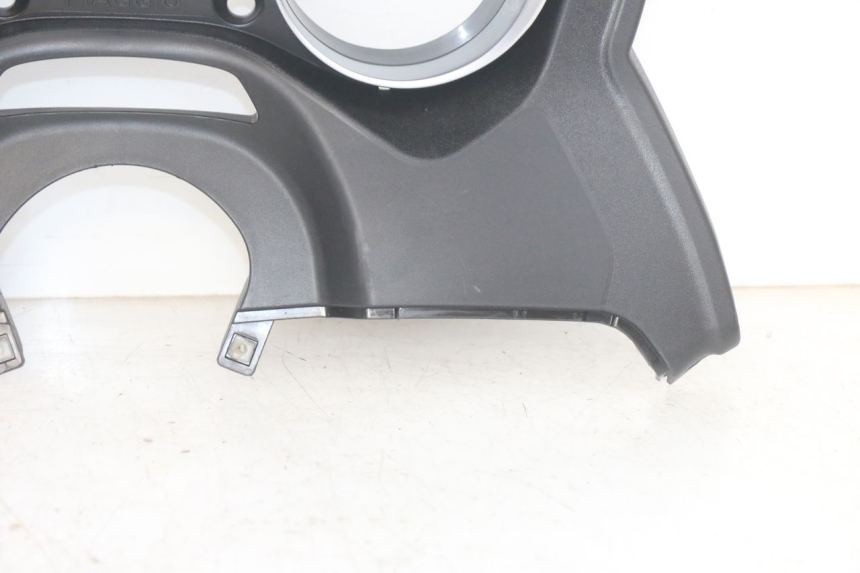 photo de TACHO VERKLEIDUNG PIAGGIO MP3 HPE 300 (2019 - 2026) - Detaillierte Sichtprüfung