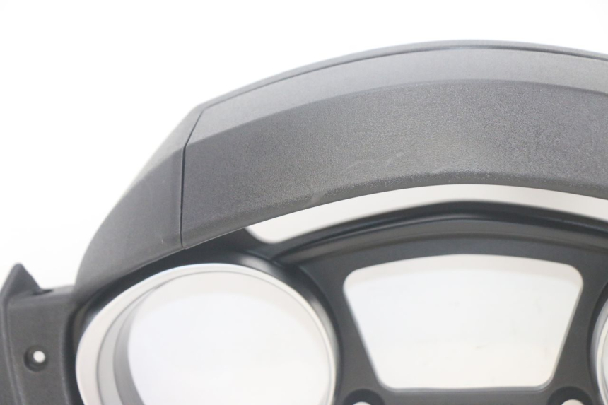 photo de TACHO VERKLEIDUNG PIAGGIO MP3 HPE 300 (2019 - 2026) - Alternativer Blickwinkel