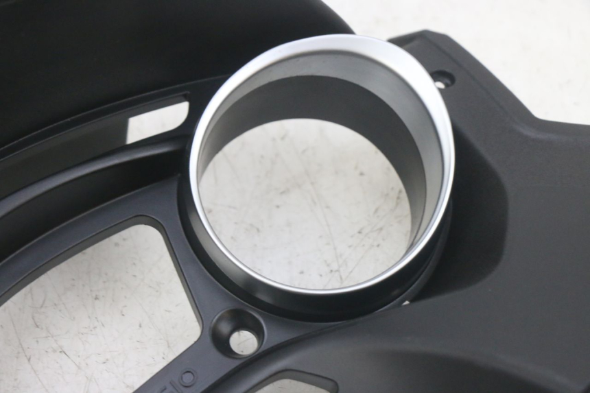 photo de TACHO VERKLEIDUNG PIAGGIO MP3 HPE 300 (2019 - 2026) - Alternative Perspektive