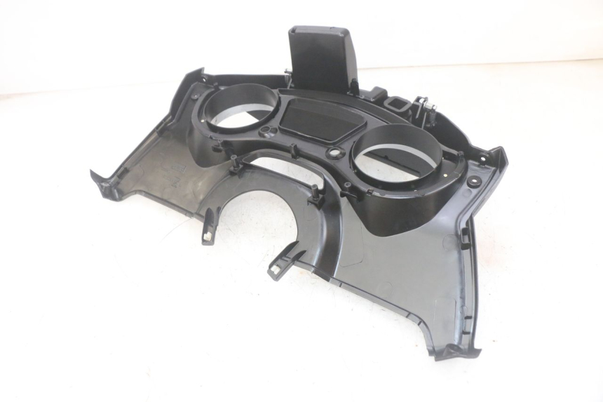 photo de TACHO VERKLEIDUNG PIAGGIO MP3 HPE 300 (2019 - 2026) - Details der Befestigungspunkte