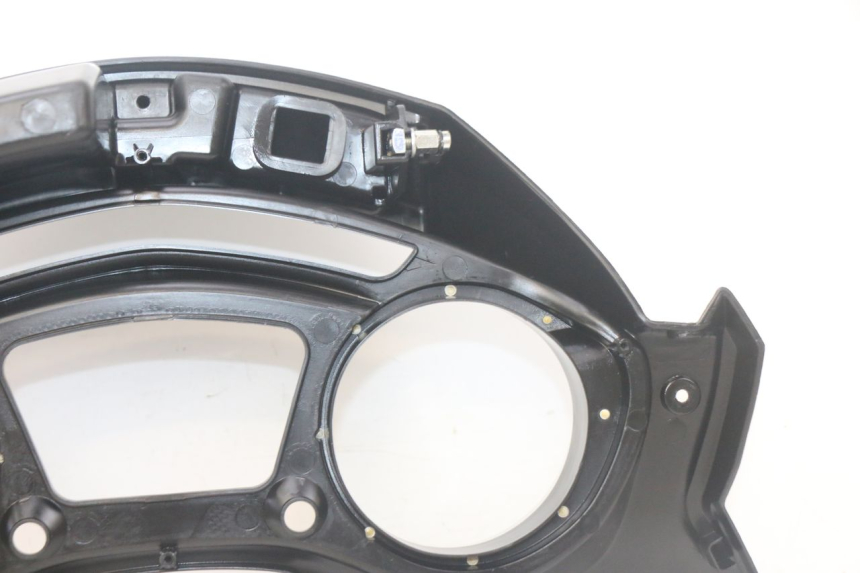 photo de TACHO VERKLEIDUNG PIAGGIO MP3 HPE 300 (2019 - 2026) - Geprüftes Gebrauchtteil