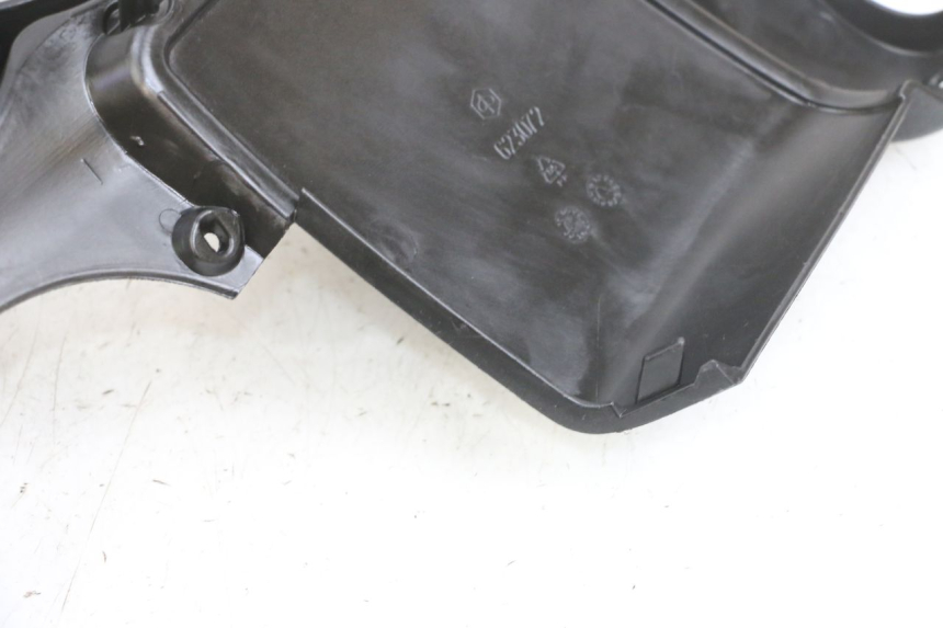photo de TACHO VERKLEIDUNG PIAGGIO MP3 RL 250 (2007 - 2010) - Detailansicht des Bauteils