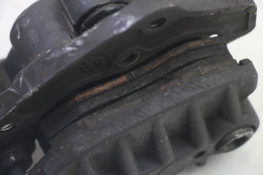 photo de BREMSZANGE VORNE PEUGEOT ELYSEO 125 (1999 - 2004) - Details der Befestigungspunkte