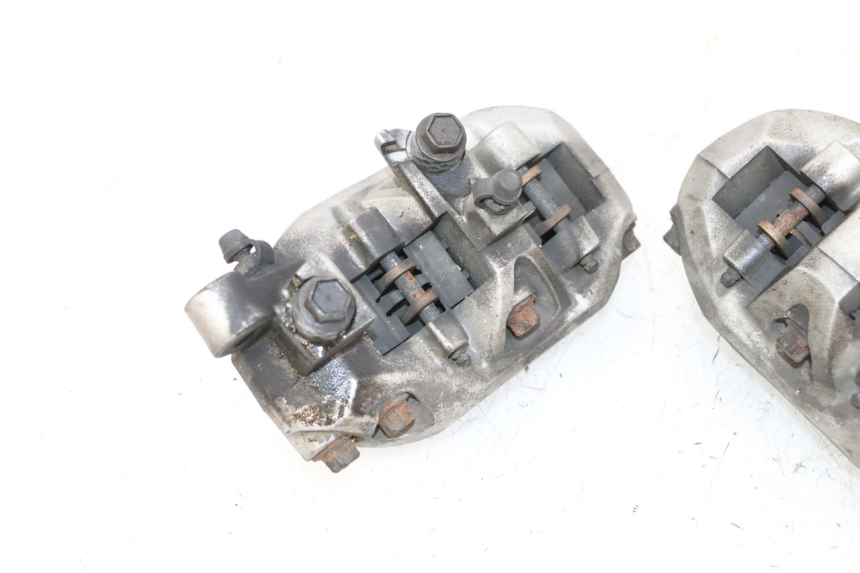 photo de BREMSZANGE VORNE YAMAHA FJR ABS 1300 (2006 - 2012) - Details der Befestigungspunkte