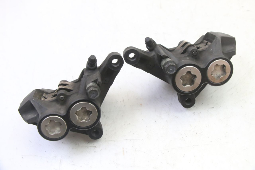 photo de BREMSZANGE VORNE YAMAHA FZ6 FAZER S2 600 (2007 - 2011)