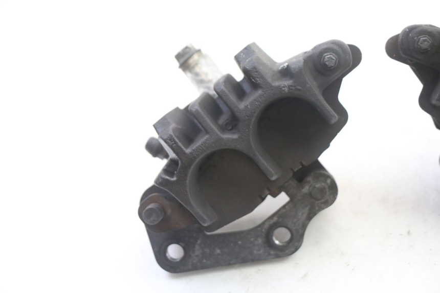 photo de BREMSZANGE VORNE SUZUKI GSR 750 (2011 - 2017)