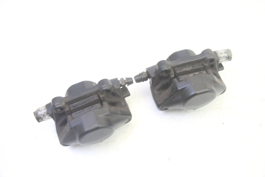 photo de BREMSZANGE VORNE PIAGGIO MP3 RL 250 (2006 - 2010) - Details der Befestigungspunkte