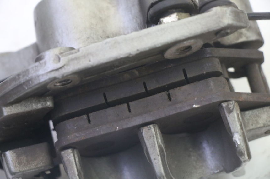 photo de VORDERER BREMSSATTEL DAELIM VJ ROADWIN FI 125 (2008 - 2017) - Details der Befestigungspunkte