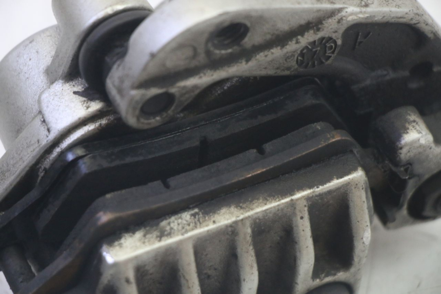 photo de VORDERER BREMSSATTEL YAMAHA XMAX X-MAX 125 (2006 - 2009) - Details der Befestigungspunkte