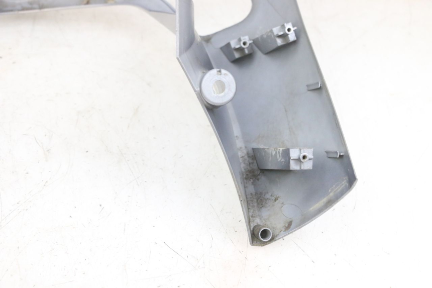 photo de FRONTVERKLEIDUNG  SYM GTS EVO 125 (2009 - 2013) - Details der Befestigungspunkte