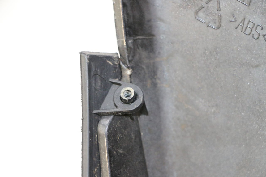 photo de FRONTVERKLEIDUNG UNTER PIAGGIO MP3 LT 300 (2010 - 2016) - Detailansicht des Bauteils